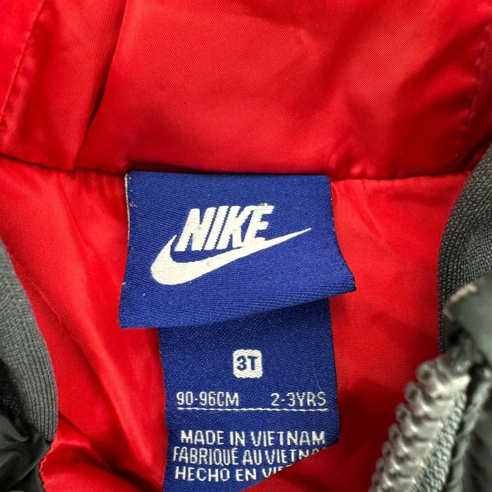 Nike 3T Kids Black Puffer Vest Hoodie Jacket Just Do It‎ Sleeves